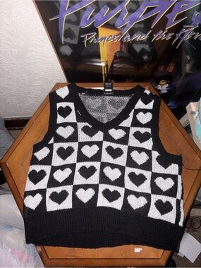 Black & White Heart-Print V-Neck Sweater Vest